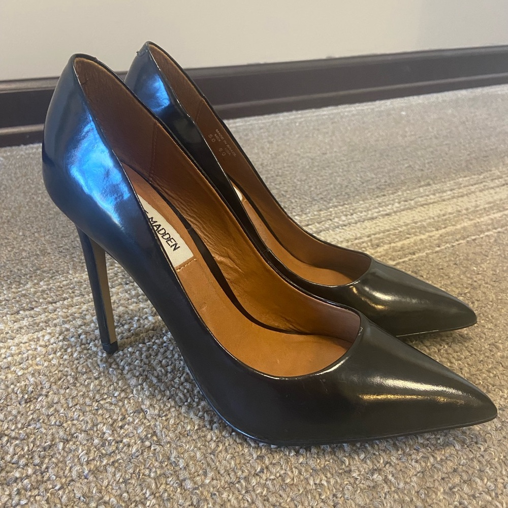 Blackeye heels… 4 inches tall. Pointy toe and pan leather. Great condition!